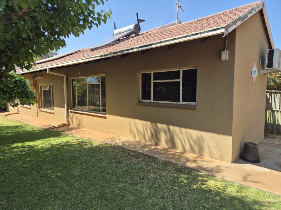 4 Bedroom Property for Sale in Wilkoppies North West
